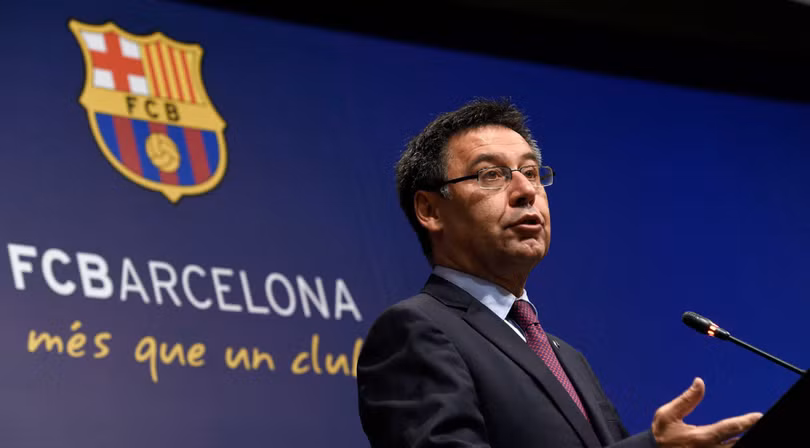 Chủ tịch Bartomeu là người rất nhiều mưu mẹo trong các tình huống như thế này. Ảnh CLB Chủ tịch Bartomeu là người rất nhiều mưu mẹo trong các tình huống như thế này. Ảnh CLB