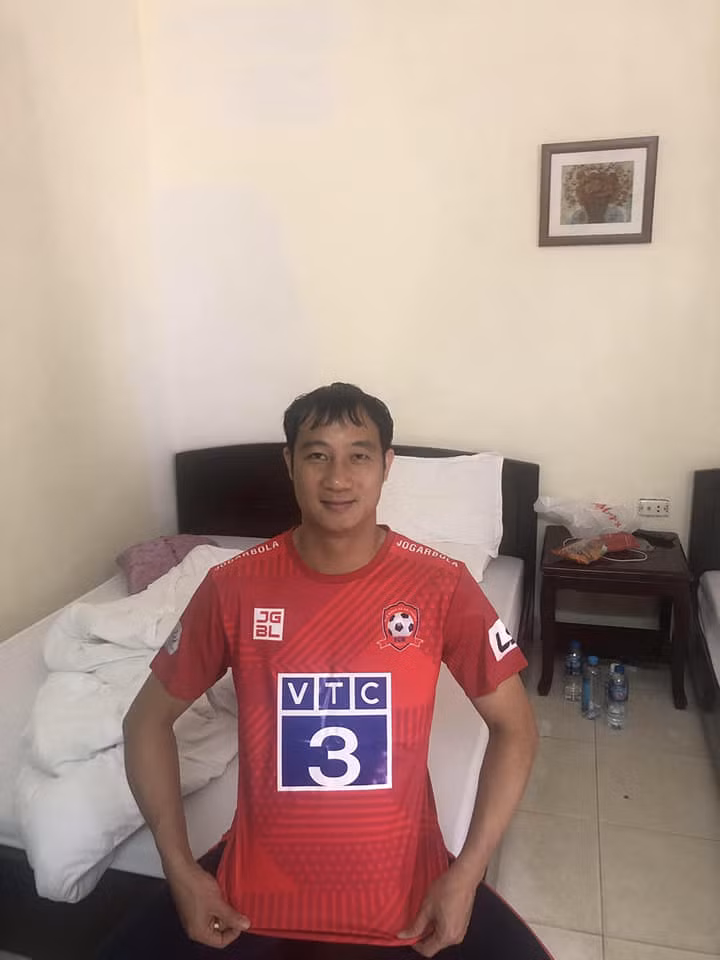 Ngày đầu trong nghiệp HLV. Ảnh QV Ngày đầu trong nghiệp HLV. Ảnh QV