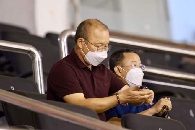 Ông đã từng chia sẻ với trợ lý ngôn ngữ HLV Lê Huy Khoa: “Sau này giải nghệ tôi sẽ ở Việt Nam, vì nơi đó tôi có tình yêu của mọi người”. Ảnh LHK