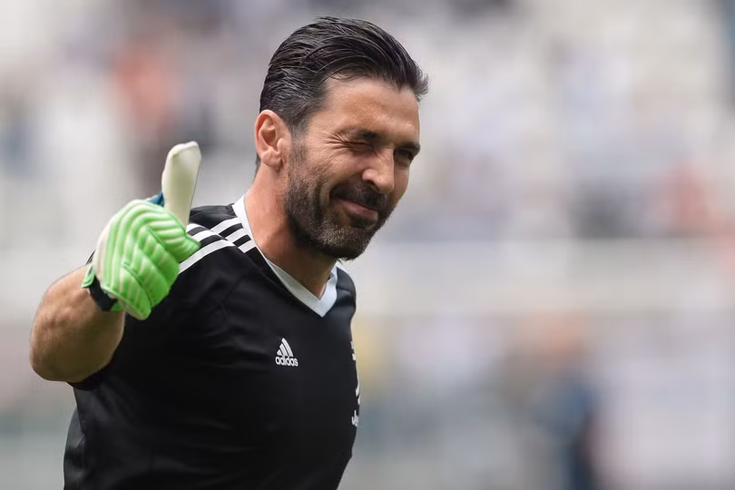 Anh cùng với Peter Schmeichel được bầu chọn là 2 thủ môn xuất sắc nhất mọi thời đại. Ảnh Getty Anh cùng với Peter Schmeichel được bầu chọn là 2 thủ môn xuất sắc nhất mọi thời đại. Ảnh Getty