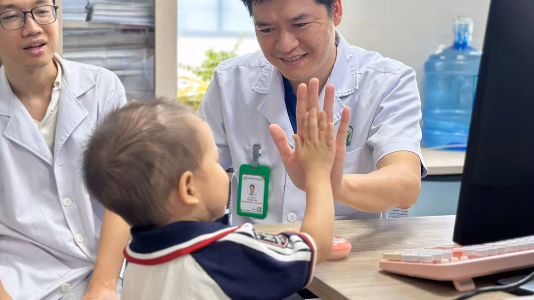 Bé trai 26 tháng tuổi bị chó nhà tấn công nghiêm trọng, bác sĩ đưa cảnh báo