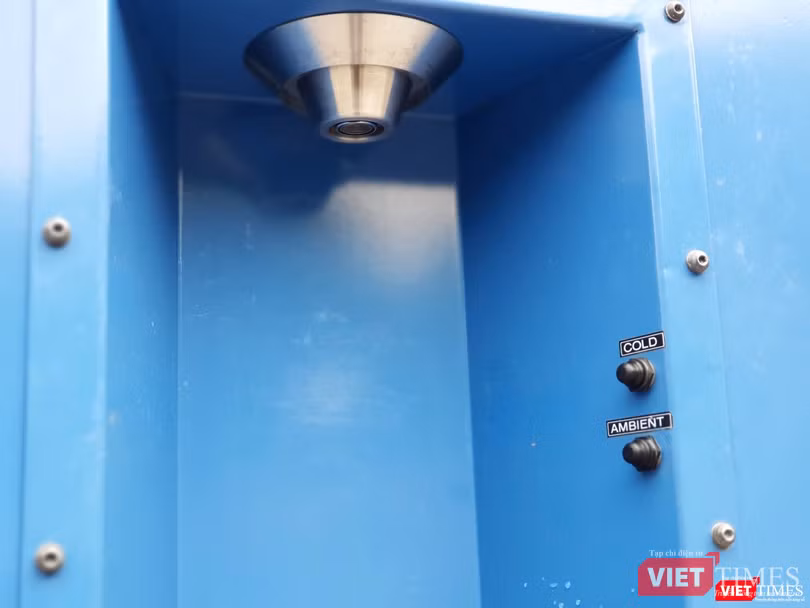 Máy hiện có khả năng sản xuất nước bình thường và nước lạnh, có thể uống được ngay. Dự kiến, công ty Watergen sẽ bổ sung chế độ nước nóng trong thời gian tới.