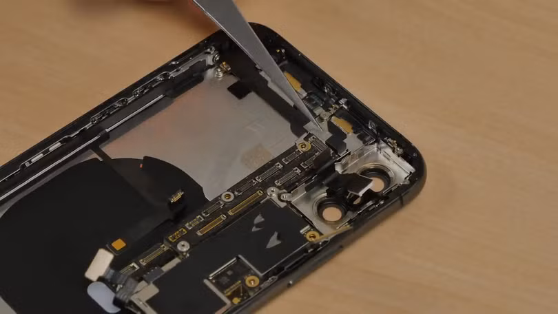 Cụm camera kép có thể tháo rời trên iPhone Xs. Nguồn: Fixjephone