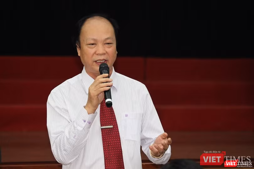 Phó Chủ tịch Hội Truyền thông số Nguyễn Đình Thắng đã chia sẻ với thế hệ sinh viên Bách Khoa về tầm quan trọng của ứng dụng công nghệ thông tin cũng như khởi nghiệp sáng tạo trong cuộc cách mạng 4.0
