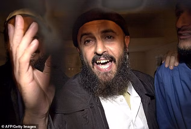 Vụ không kích tiêu diệt tay súng khủng bố người Yemen Jamal al-Badawi. Ảnh Daily Mail Vụ không kích tiêu diệt tay súng khủng bố người Yemen Jamal al-Badawi. Ảnh Daily Mail