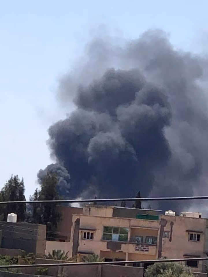 Lực lượng không quân đồng minh LNA không kích Tripoli. Ảnh phóng viên tự do Mohamed Mansour