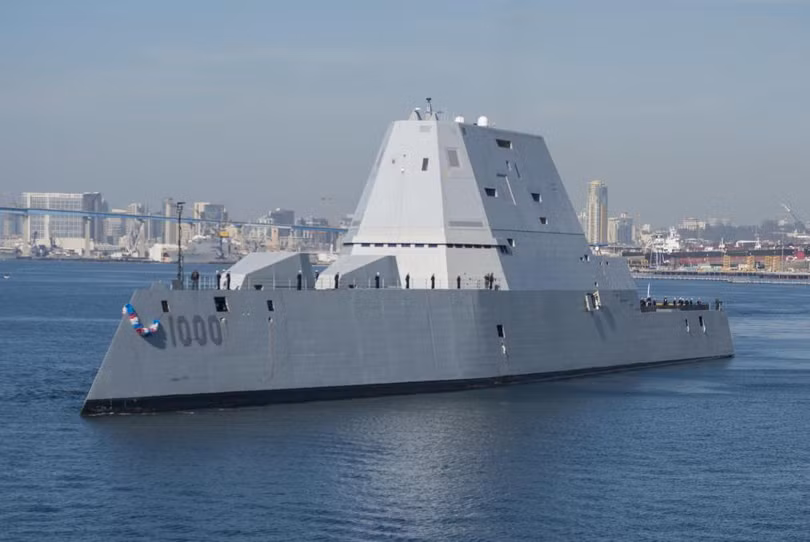 Tàu khu trục mang tên lửa USS Zumwalt đến căn cứ thường trú mới tại San Diego. Zumwalt là khu trục hạm tàng hình công nghệ tiên tiến nhất của hải quân Mỹ, bắt đầu được triển khai các hệ thống tác chiến, tiến hành thử nghiệm và đánh giá, thực hiện phối hợp hành động với hạm đội. Ảnh của sĩ quan hải quân cấp úy hạng 3 Emiline L.M.Senn thuộc Hải quân Mỹ. Tàu khu trục mang tên lửa USS Zumwalt đến căn cứ thường trú mới tại San Diego. Zumwalt là khu trục hạm tàng hình công nghệ tiên tiến nhất của hải quân Mỹ, bắt đầu được triển khai các hệ thống tác chiến, tiến hành thử nghiệm và đánh giá, thực hiện phối hợp hành động với hạm đội. Ảnh của sĩ quan hải quân cấp úy hạng 3 Emiline L.M.Senn thuộc Hải quân Mỹ.
