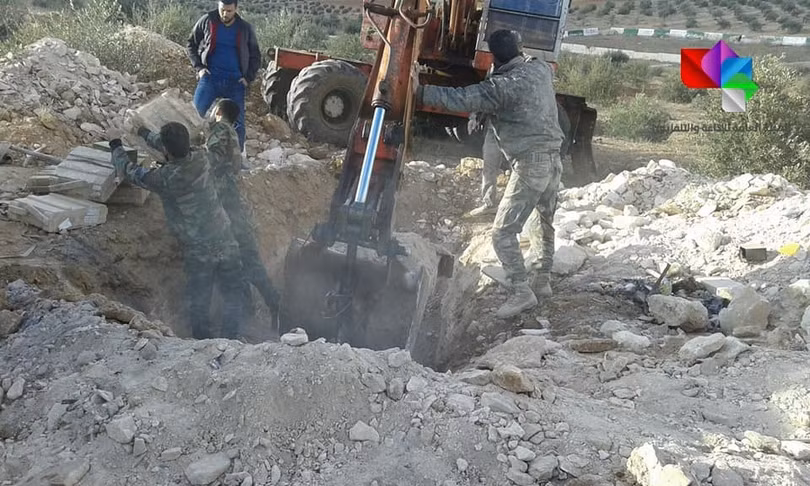 Kho hầm bí mật vũ khí của lực lượng Hồi giáo cực đoan ở Daraa. Ảnh: SANA.