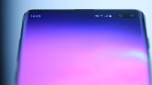 Galaxy S10+. Ảnh: CNBC Galaxy S10+. Ảnh: CNBC