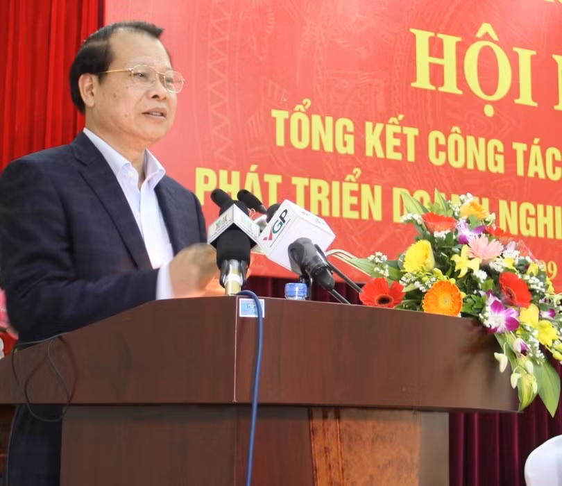 Ông Vũ Văn Ninh phát biểu tại Hội nghị tổng kết 5 năm (2011-2015) thực hiện công tác tái cơ cấu, sắp xếp, cổ phần hóa doanh nghiệp nhà nước (DNNN) thuộc Bộ GTVT tổ chức ngày 9/12/2015 (Ảnh: mt.gov.vn) Ông Vũ Văn Ninh phát biểu tại Hội nghị tổng kết 5 năm (2011-2015) thực hiện công tác tái cơ cấu, sắp xếp, cổ phần hóa doanh nghiệp nhà nước (DNNN) thuộc Bộ GTVT tổ chức ngày 9/12/2015 (Ảnh: mt.gov.vn)
