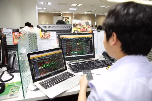 Nhiều doanh nghiệp có tỷ suất cổ tức tốt qua nhiều năm, nhưng lại có thanh khoản thấp, do cổ đông chỉ nắm giữ, không có giao dịch. Ảnh minh họa Thành Hoa Nhiều doanh nghiệp có tỷ suất cổ tức tốt qua nhiều năm, nhưng lại có thanh khoản thấp, do cổ đông chỉ nắm giữ, không có giao dịch. Ảnh minh họa Thành Hoa