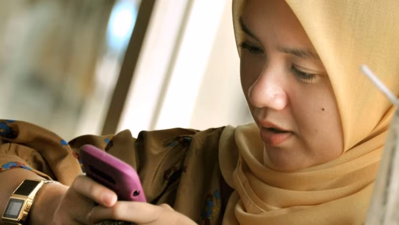 Indonesia có dân số 264 triệu người, trong đó 54 triệu người dùng Facebook. Đây cũng là quốc gia sử dụng Facebook nhiều thứ 4 thế giới. Ảnh: AFP Indonesia có dân số 264 triệu người, trong đó 54 triệu người dùng Facebook. Đây cũng là quốc gia sử dụng Facebook nhiều thứ 4 thế giới. Ảnh: AFP