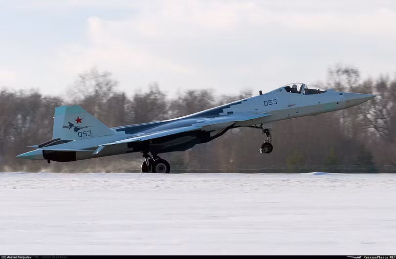Su 57 và máy bay tàng hình không người lái. Ảnh: Business Insider. Su 57 và máy bay tàng hình không người lái. Ảnh: Business Insider.