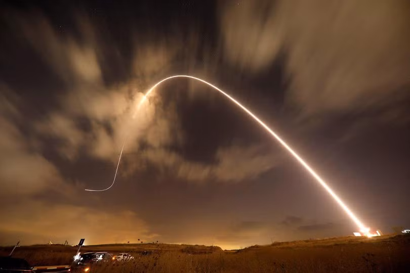 Hệ thống tên lửa phòng không Iron Dome phóng đạn đánh chặn tên lửa tự chế từ dải Gaza. Ảnh: Ynet. News. Hệ thống tên lửa phòng không Iron Dome phóng đạn đánh chặn tên lửa tự chế từ dải Gaza. Ảnh: Ynet. News.
