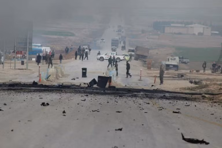 Hiện trường vụ tấn công khủng bố ở tình Hasakan, Syria. Ảnh minh họa: truyền thông người Kurd Pura.