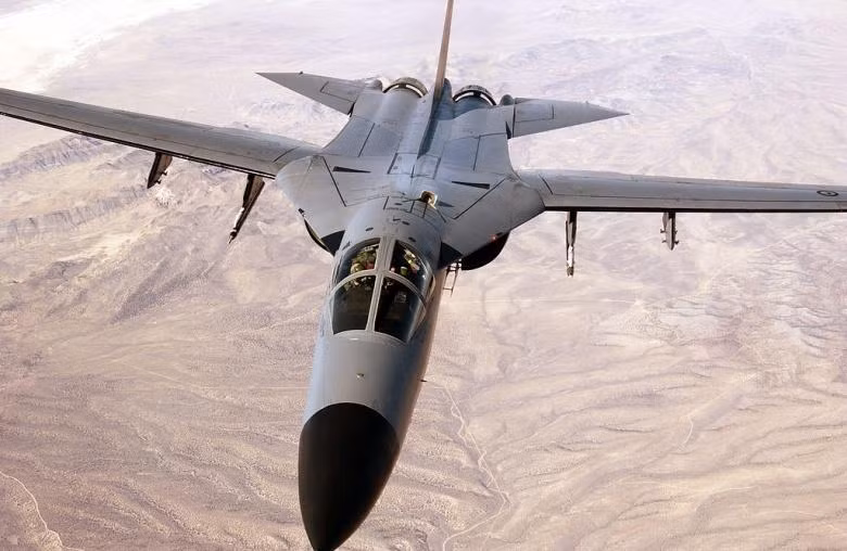 Máy bay F-111.