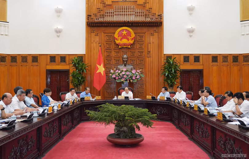 Thủ tướng Chính phủ Nguyễn Xuân Phúc chỉ đạo tại cuộc họp Thường trực Chính phủ (Ảnh: VGP)