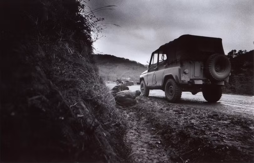 Chiếc xe Jeep chở hai nhà báo Takano Isao và Nakamura đúng ngày Takano hi sinh