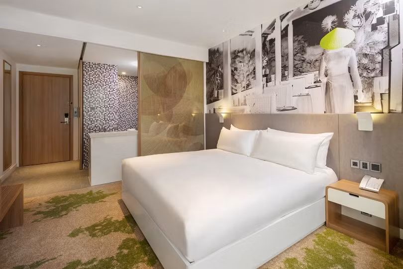 Một phòng nghỉ của Khách sạn Holiday Inn & Suites Saigon Airport