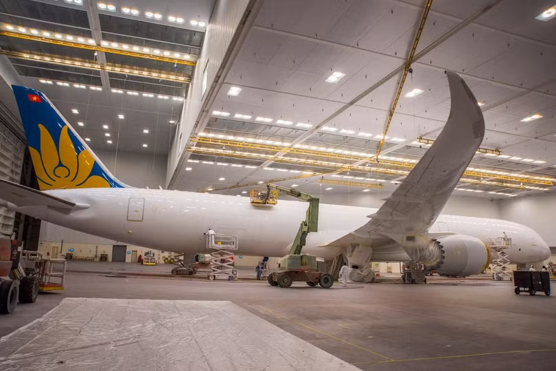 Chiếc máy bay Boeing 787-10 của Vietnam Airlines trong quá trình hoàn thiện