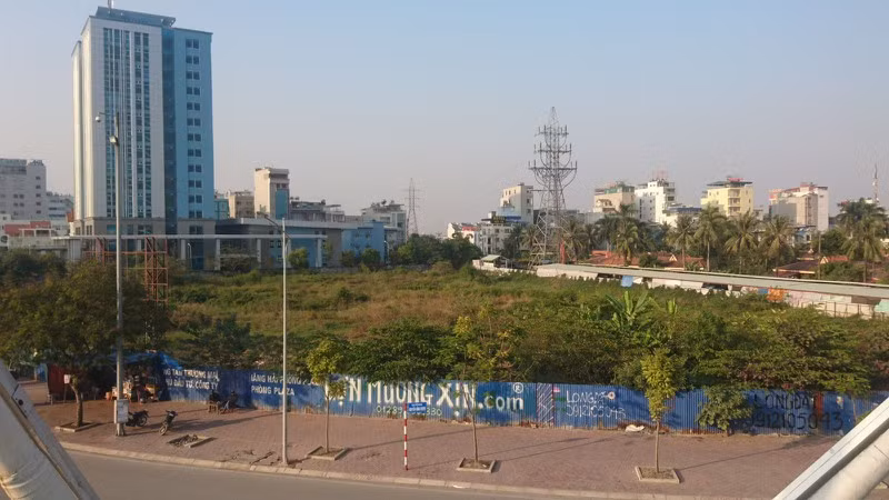 Tới đầu năm 2018, Dự án Trung tâm thương mại Hải Phòng Plaza vẫn là khu đất trống Tới đầu năm 2018, Dự án Trung tâm thương mại Hải Phòng Plaza vẫn là khu đất trống