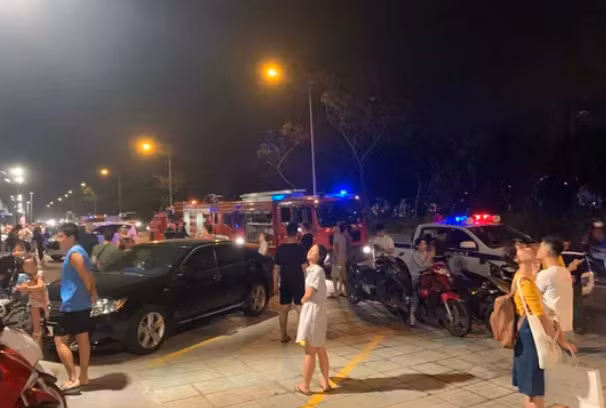 Cư dân Chung cư The Park Residence sơ tán trong đêm (Nguồn: nld.vn)