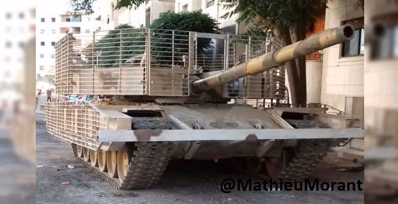 Xe tăng T-72 Mahmia thế hệ II, khá phức tạp nhưng không hiệu quả chống lại ATGM. Ảnh: tanks-encyclopedia. Xe tăng T-72 Mahmia thế hệ II, khá phức tạp nhưng không hiệu quả chống lại ATGM. Ảnh: tanks-encyclopedia.