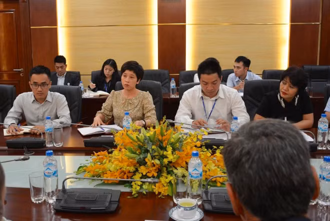 Bà Nguyễn Thị Phú Hà - Phó Chủ tịch CMSC - phát biểu tại buổi làm việc Bà Nguyễn Thị Phú Hà - Phó Chủ tịch CMSC - phát biểu tại buổi làm việc