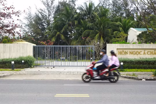 Dự án Khu Du lịch Biển Hoa Trung (còn gọi là Khu du lịch ven biển Hòn Ngọc Á Châu) do Công ty Cổ phần Hòn Ngọc Á Châu làm chủ đầu tư. Ảnh GH.