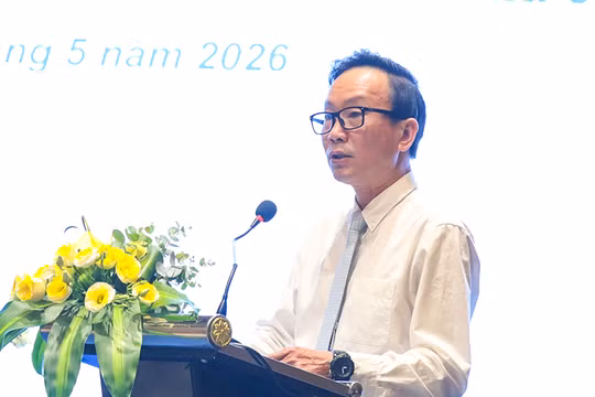 TS Cấn Văn Lực, Chuyên gia Kinh tế, Thành viên Hội đồng Tư vấn Chính sách Tài chính – tiền tệ Quốc gia phát biểu tại hội nghị.