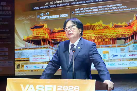 GS.TS Trần Bình Giang, Chủ tịch Hội Ngoại khoa và Phẫu thuật Nội soi Việt Nam. Ảnh Nguyễn Lê.