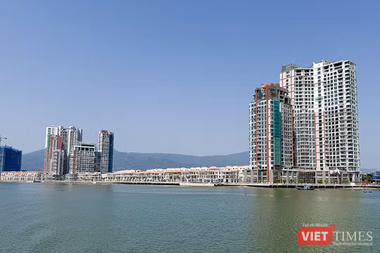 Một góc đô thị ven sông Hàn, TP Đà Nẵng.