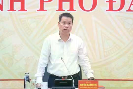Chủ tịch UBND TP Đà Nẵng Nguyễn Mạnh Hùng tại buổi đối thoại với doanh nghiệp. Ảnh XM.