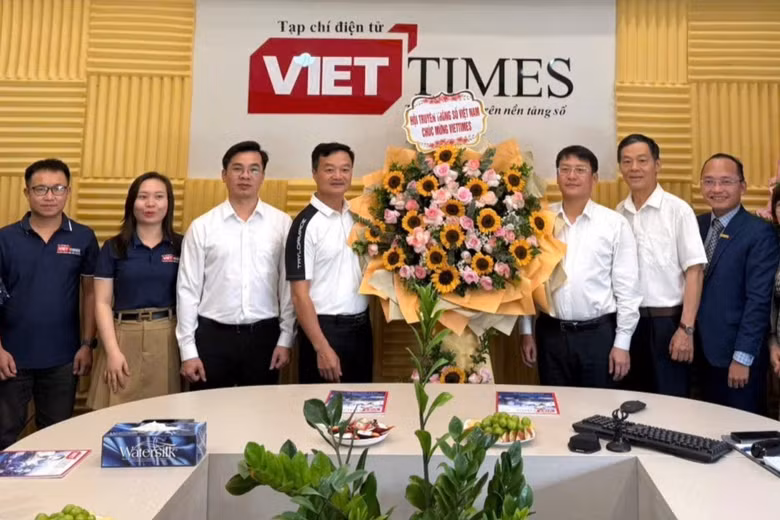Hội Truyền thông số Việt Nam thăm, chúc mừng Tạp chí điện tử VietTimes nhân ngày 21/6. Ảnh: Hoàng Dung.