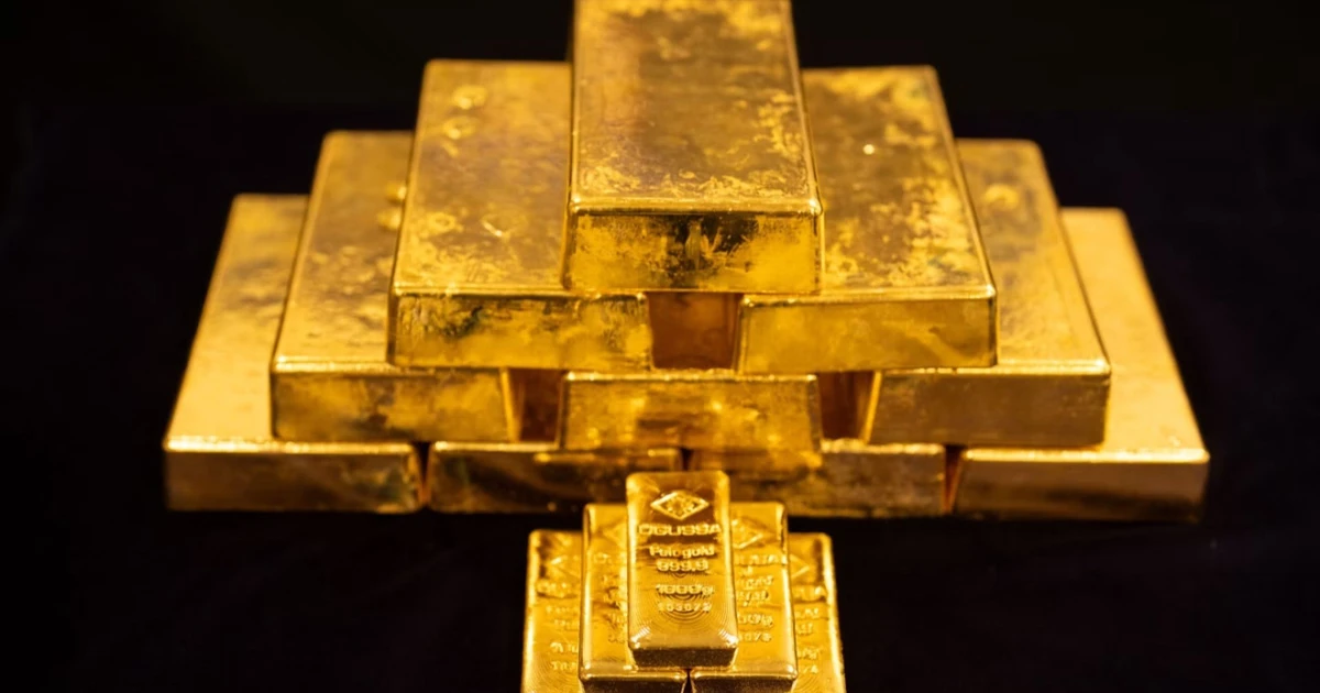 Giá vàng 18/8: Thế giới vượt 4.400 USD, trong nước đi ngang