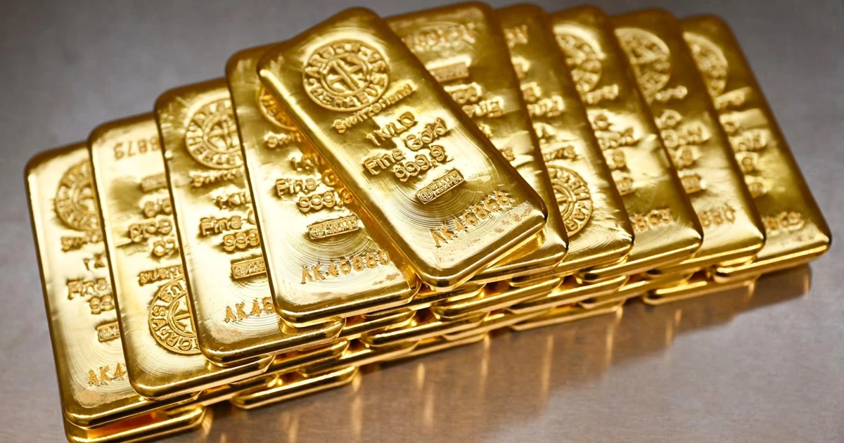 Giá vàng thế giới giảm gần 100 USD/ounce