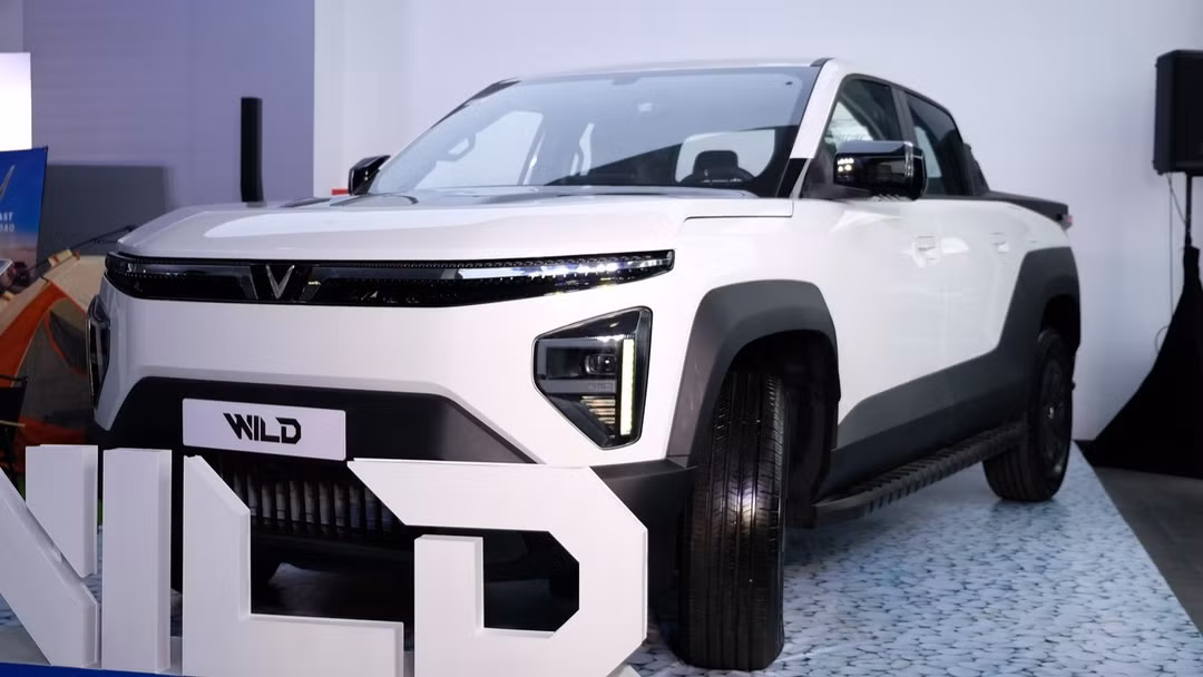 Ngắm VinFast VF Wild thực tế tại đại lý, không có cửa mở ngược như bản concept
