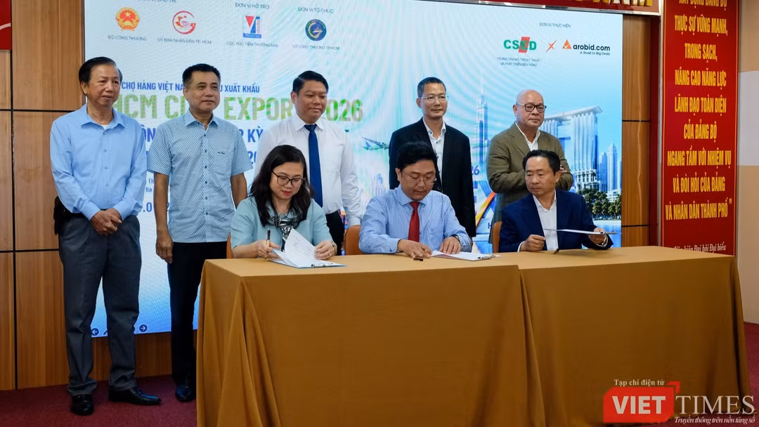 Trung tâm Hỗ trợ Kỹ thuật và Phát triển bền vững (CSED) phối hợp với Arobid hỗ trợ 150 gian hàng số cơ bản cho doanh nghiệp tham gia hội chợ. Ảnh: T.T. 