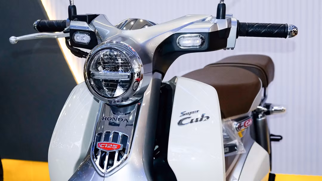 Vì sao Honda Super Cub C125 nhập tư nhân đắt hơn mua chính hãng hơn 60 triệu đồng?