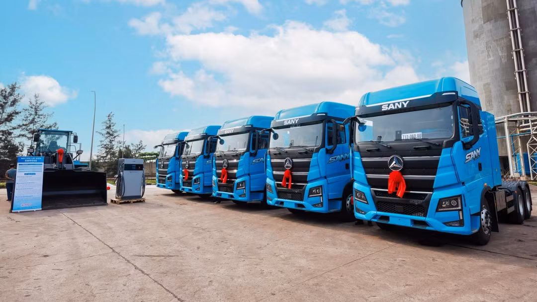 Doanh nghiệp của tỷ phú Trần Đình Long chi tiền cho xe điện hạng nặng