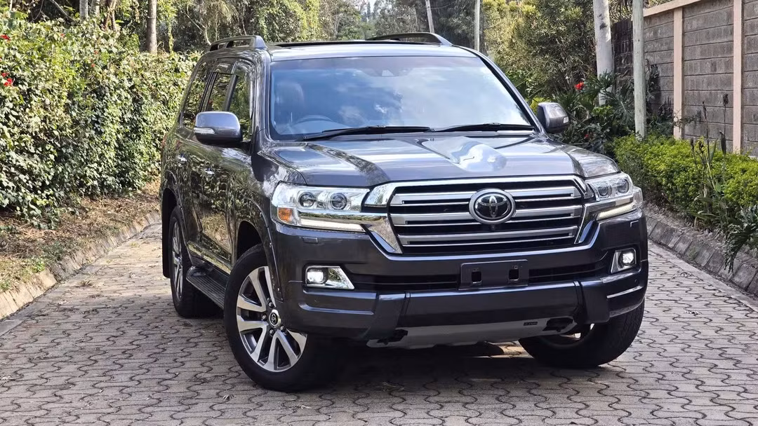Vì sao Toyota Land Cruiser đời cũ vẫn giữ giá cao sau nhiều năm sử dụng?