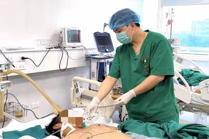 Nguy kịch sau đám cỗ: Người đàn ông nhiễm vi khuẩn nguy hiểm dễ nhầm với liên cầu khuẩn lợn