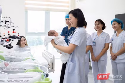 Ca sinh ba hiếm gặp: Bé đầu chào đời trước hai bé sau gần 38 giờ