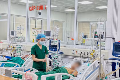 Uống thuốc mua trên mạng, thanh niên 28 tuổi hôn mê sâu, phù não