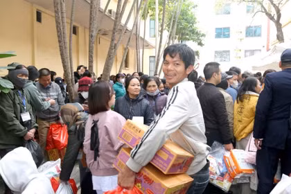 Niềm vui từ Phiên chợ 0 đồng của người nhà bệnh nhân