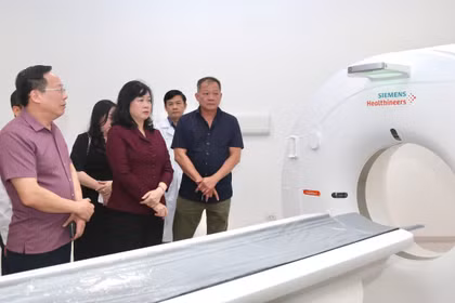 Bộ trưởng Đào Hồng Lan kiểm tra lần cuối trước ngày Bệnh viện Việt Đức cơ sở Ninh Bình hoạt động