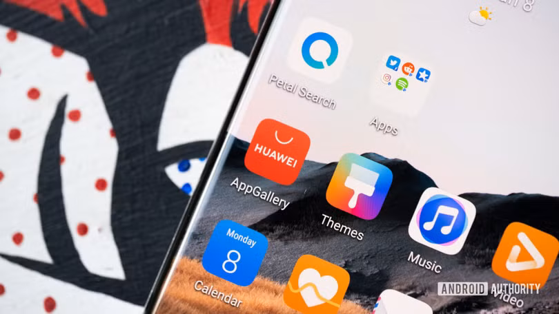Huawei P40 Pro Plus chạy trên nền tảng EMUI 10.1 (Ảnh: Android Authority)