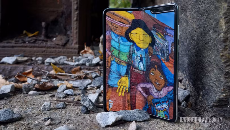 Liệu Samsung Galaxy Fold có thể được gọi là một chiếc máy tính bảng (Ảnh: Android Authority)