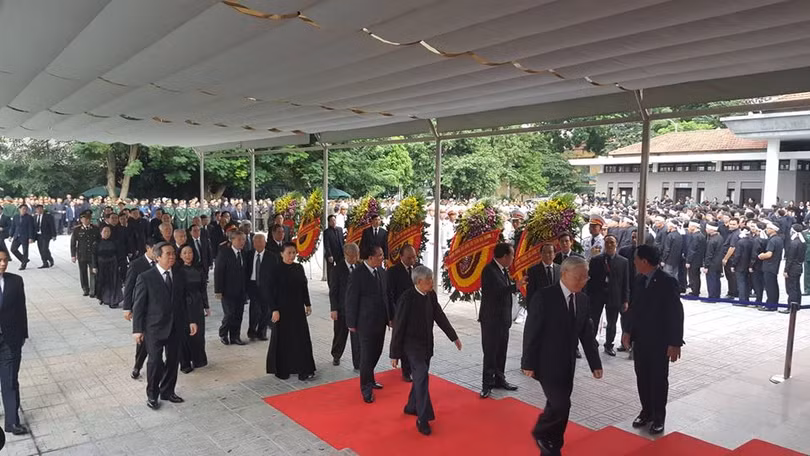 Tổng Bí thư cùng lãnh đạo, nguyên lãnh đạo Đảng, Nhà nước, Quốc hội chuẩn bị vào viếng.