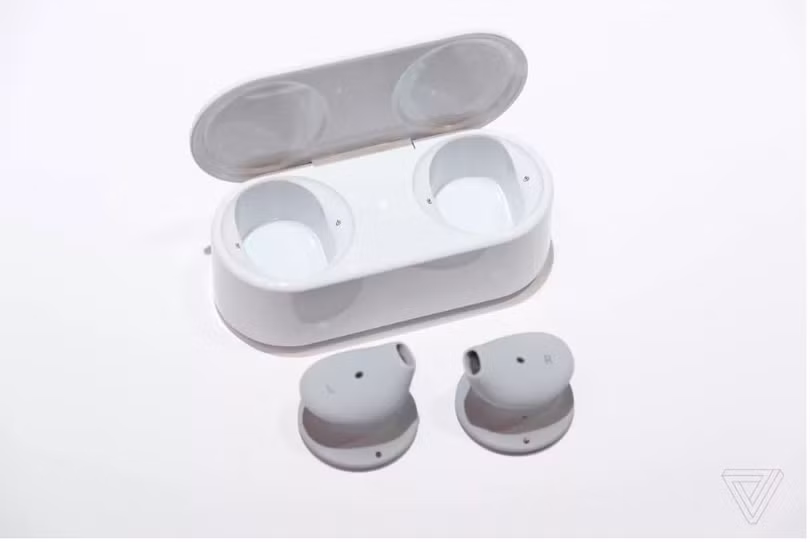 Mẫu tai nghe này được cho là sẽ trở thành đối thủ đáng gờm của AirPods (Ảnh: The Verger) Mẫu tai nghe này được cho là sẽ trở thành đối thủ đáng gờm của AirPods (Ảnh: The Verger)